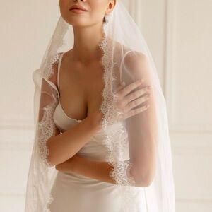 NWT Custom Cathedral Length Chantilly Lace Veil White